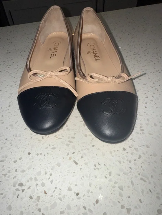 CHANEL Beige Leather Ballet Flats with Black Cap-Toe and Bow - Picture 6 of 7